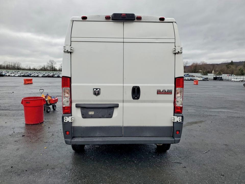 74589305 :رقم المزاد ، 3C6TRVCG1JE138977 vin ، 2018 Ram Promaster 2500 مزاد بيع