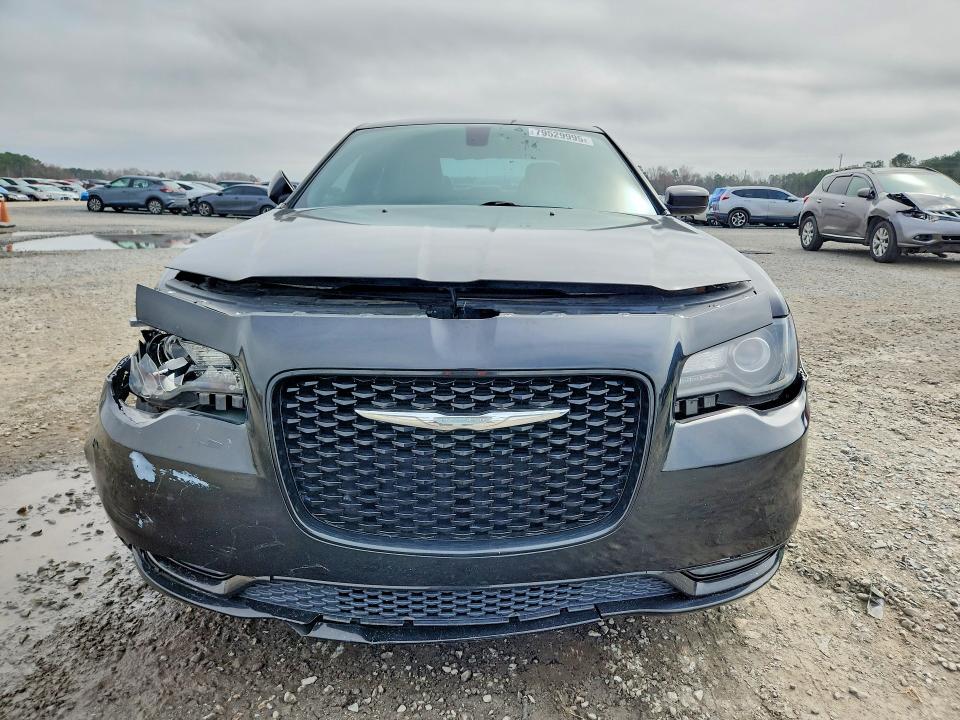 Продажа на аукционе авто 2015 Chrysler 300, vin: 2C3CCABG2FH743160, номер лота: 79529995