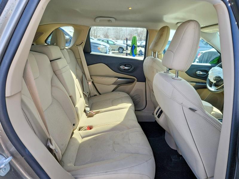41657116 :رقم المزاد ، 1C4PJLCB7KD396384 vin ، 2019 Jeep Cherokee مزاد بيع