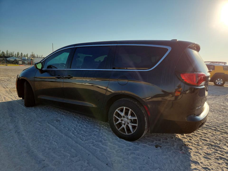 47798316 :رقم المزاد ، 2C4RC1CG4HR553720 vin ، 2017 Chrysler Pacifica مزاد بيع