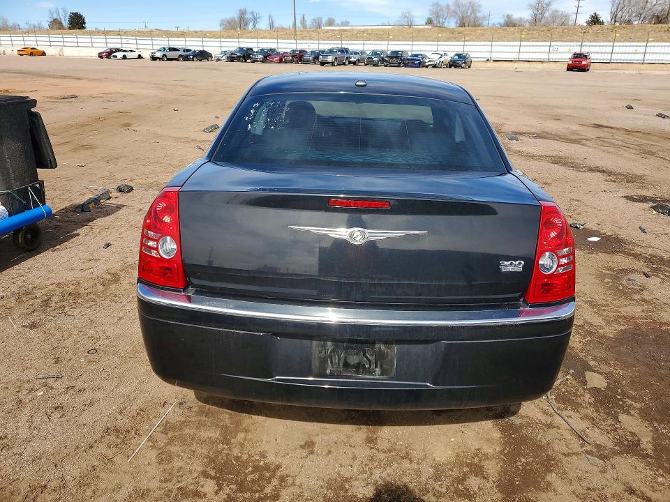 41807636 :رقم المزاد ، 2C3CA3CV1AH137579 vin ، 2010 Chrysler 300 مزاد بيع
