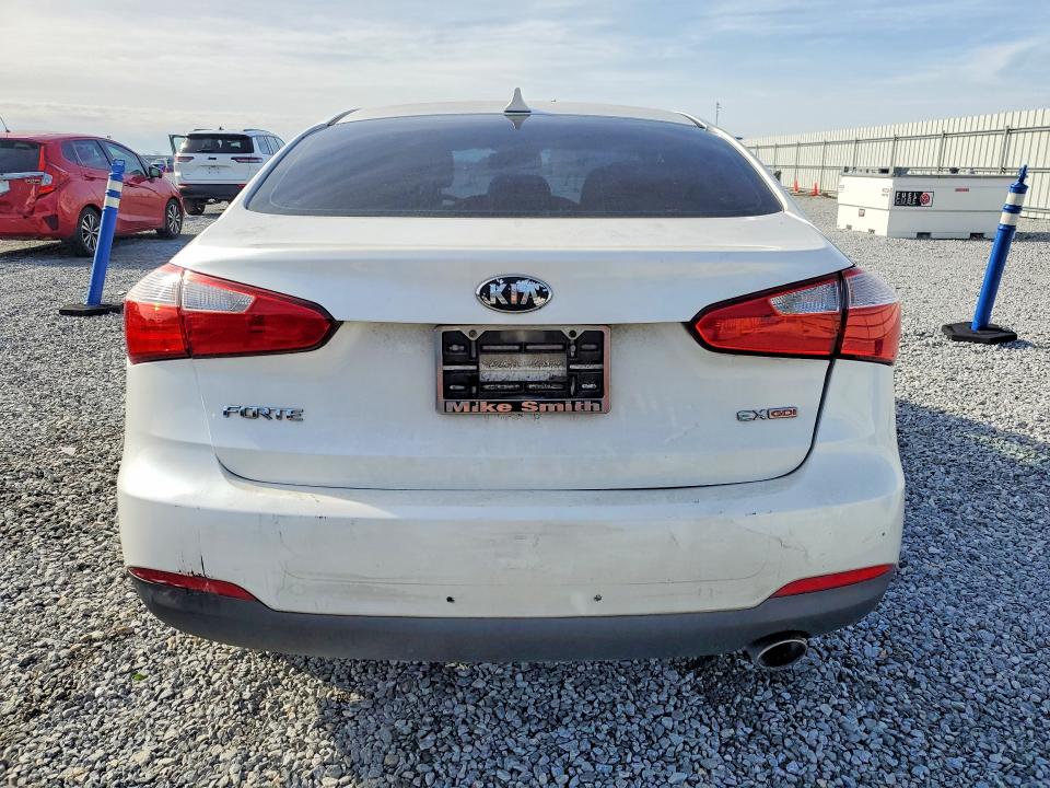 2015 Kia Forte მანქანა იყიდება აუქციონზე, vin: KNAFX4A80F5266290, აუქციონის ნომერი: 41902906