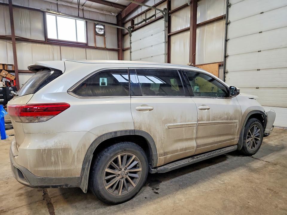 79780645 :رقم المزاد ، 5TDJZRFH1JS553203 vin ، 2018 Toyota Highlander مزاد بيع