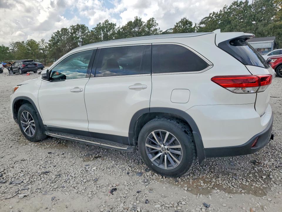 79762115 :رقم المزاد ، 5TDKZRFH9KS556226 vin ، 2019 Toyota Highlander مزاد بيع