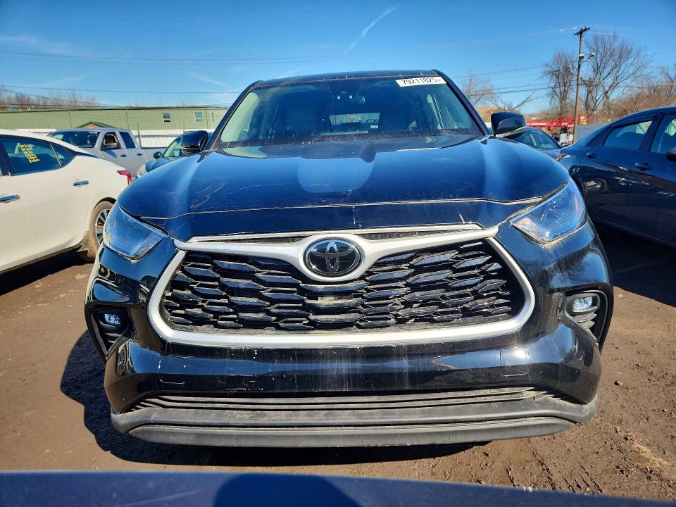 79211825 :رقم المزاد ، 5TDBZRBH0NS594826 vin ، 2022 Toyota Highlander مزاد بيع