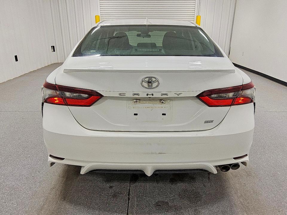 94030195 :رقم المزاد ، 4T1G11AKXMU429951 vin ، 2021 Toyota Camry مزاد بيع