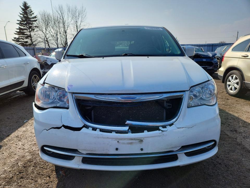 41905506 :رقم المزاد ، 2C4RC1CG7FR725882 vin ، 2015 Chrysler Town & Country مزاد بيع