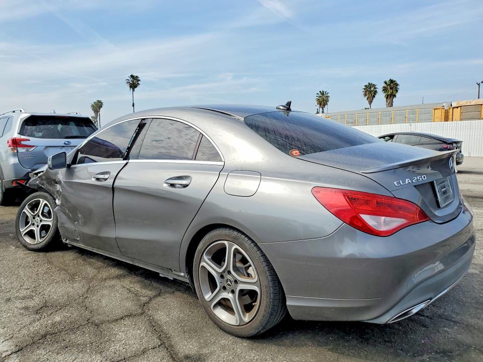 79670025 :رقم المزاد ، WDDSJ4EB7JN613105 vin ، 2018 Mercedes-benz Cla مزاد بيع