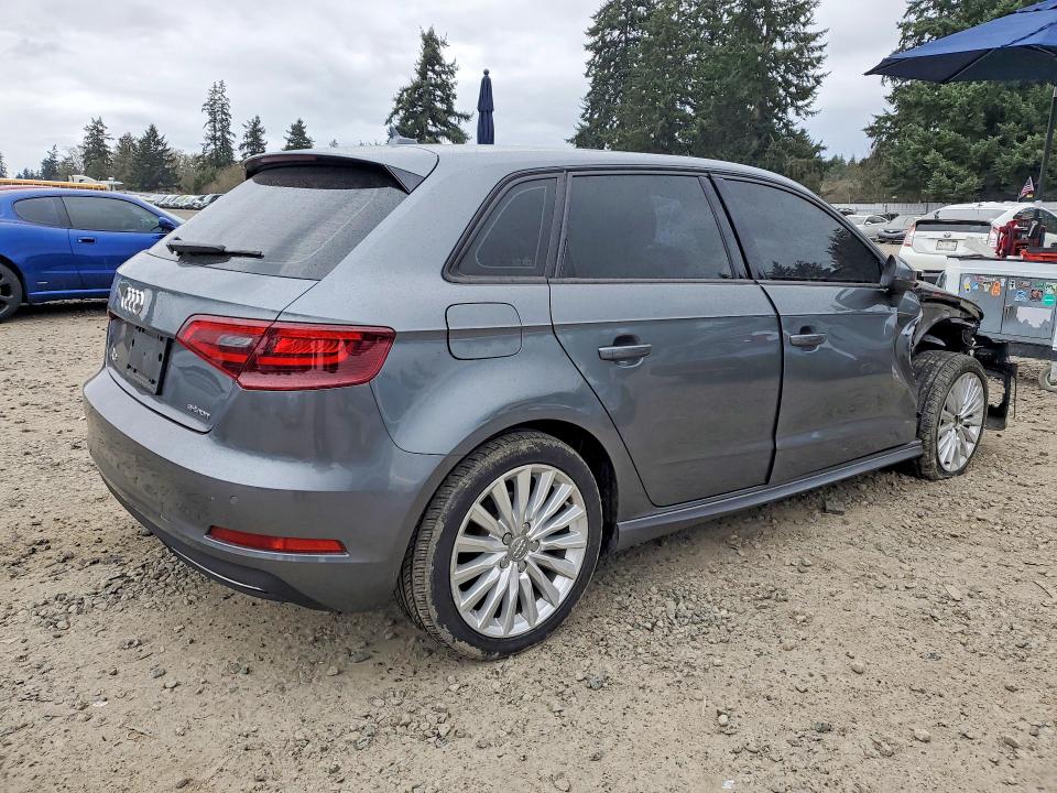 Продаж на аукціоні авто 2016 Audi A3, vin: WAUUPBFF4GA118364, номер лоту: 79130055