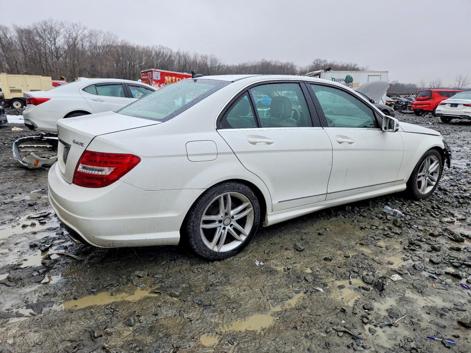 2014 Mercedes-benz C მანქანა იყიდება აუქციონზე, vin: WDDGF8AB7EA956868, აუქციონის ნომერი: 79610155
