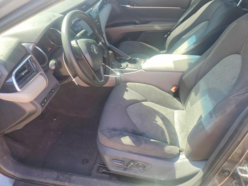 46679606 :رقم المزاد ، 4T1B11HK1JU627409 vin ، 2018 Toyota Camry مزاد بيع