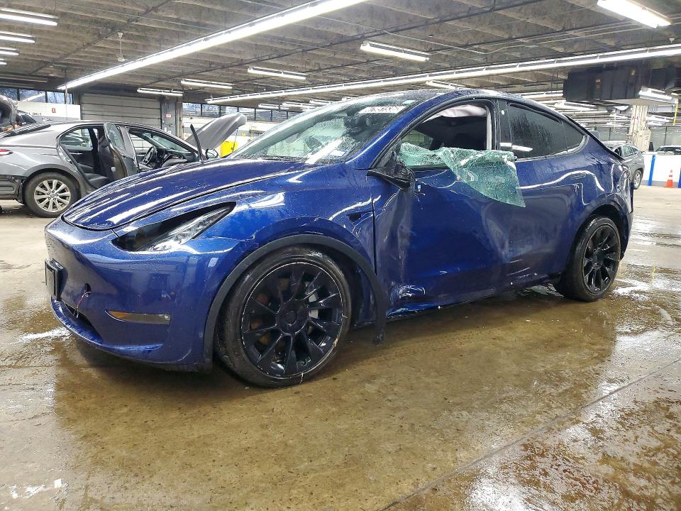 47951536 :رقم المزاد ، 7SAYGDEE3NF480668 vin ، 2022 Tesla Model Y مزاد بيع