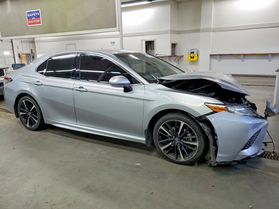 Продажа на аукционе авто 2018 Toyota Camry, vin: 4T1B61HK8JU136840, номер лота: 48157176
