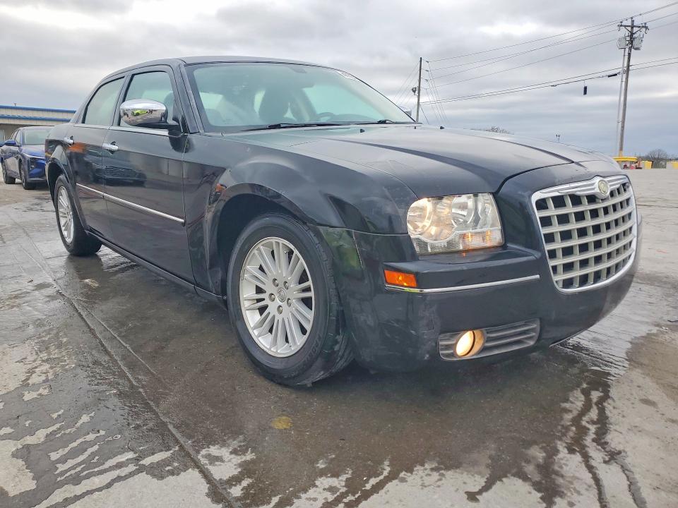 47731816 :رقم المزاد ، 2C3CA1CV0AH255823 vin ، 2010 Chrysler 300 مزاد بيع