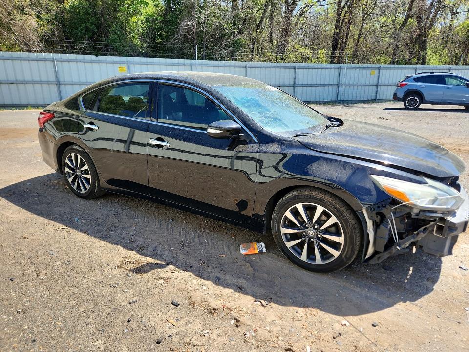 Продажа на аукционе авто 2017 Nissan Altima, vin: 1N4AL3AP3HC231080, номер лота: 46499326