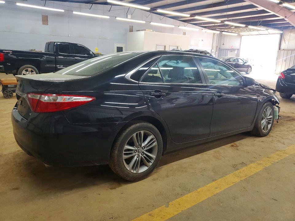 41968736 :رقم المزاد ، 4T1BF1FK4FU013708 vin ، 2015 Toyota Camry مزاد بيع