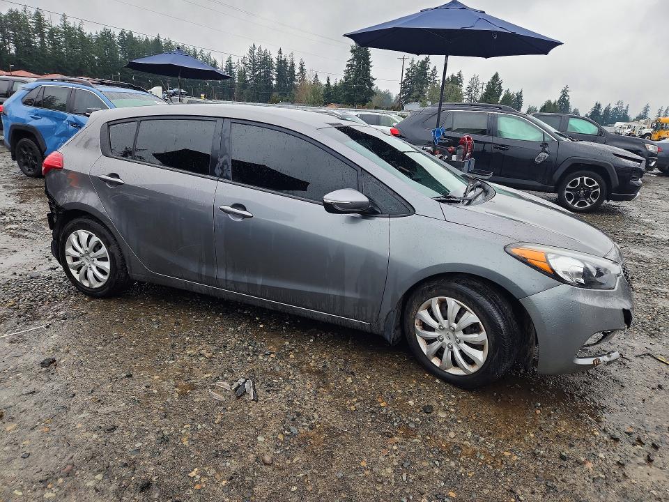 2016 Kia Forte5 მანქანა იყიდება აუქციონზე, vin: KNAFK5A88G5587984, აუქციონის ნომერი: 46358606