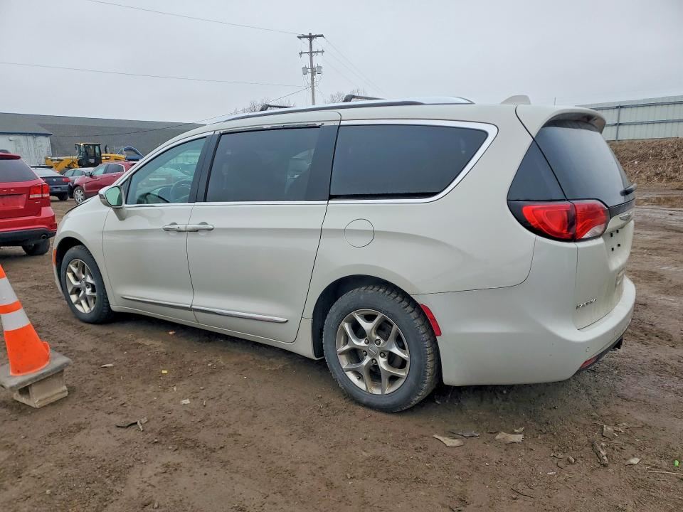 41876286 :رقم المزاد ، 2C4RC1GG2HR665815 vin ، 2017 Chrysler Pacifica مزاد بيع