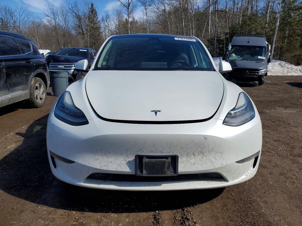 41877826 :رقم المزاد ، 7SAYGDEE9NF425531 vin ، 2022 Tesla Model Y مزاد بيع