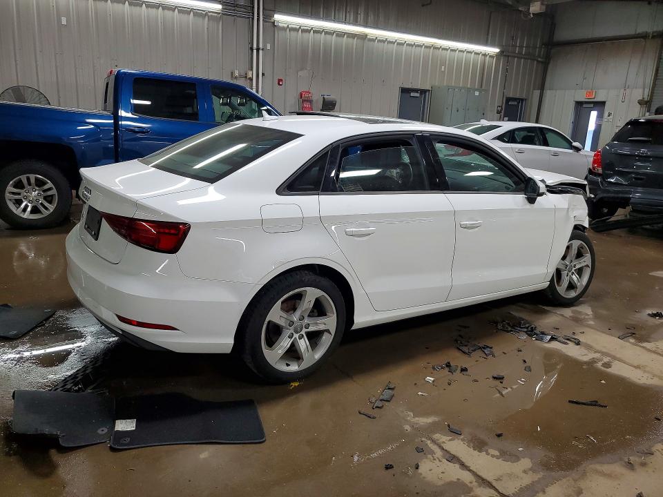 Продаж на аукціоні авто 2018 Audi A3, vin: WAUAUHFF5J1072288, номер лоту: 45855186