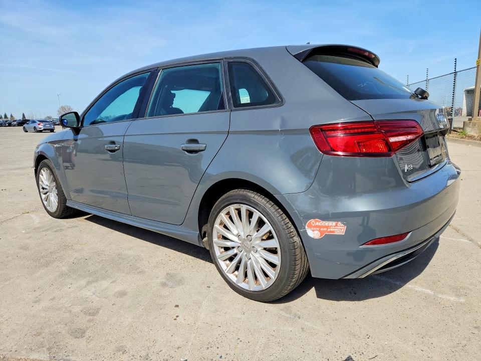 Продаж на аукціоні авто 2018 Audi A3, vin: WAUUPBFF7JA091376, номер лоту: 45595516
