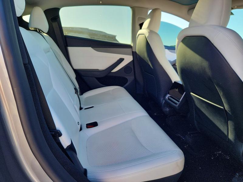 47433996 :رقم المزاد ، 7SAYGDEE7TF330852 vin ، 2026 Tesla Model Y مزاد بيع