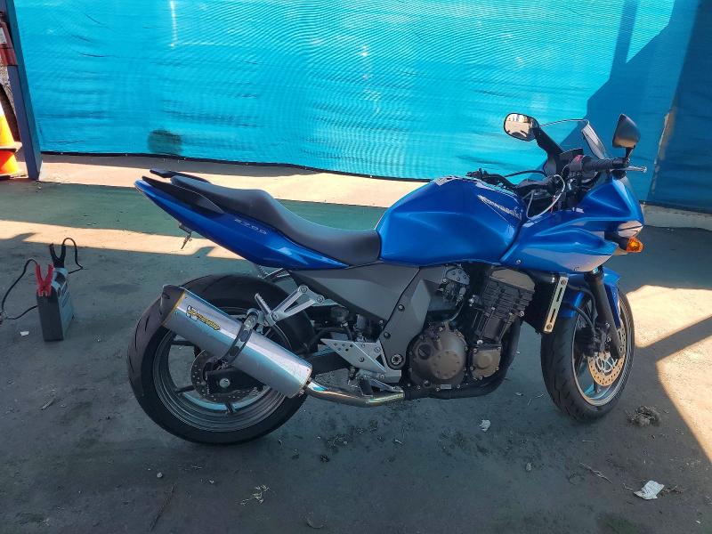 41894776 :رقم المزاد ، JKAZRDK135A000015 vin ، 2005 Kawasaki Zr750 مزاد بيع