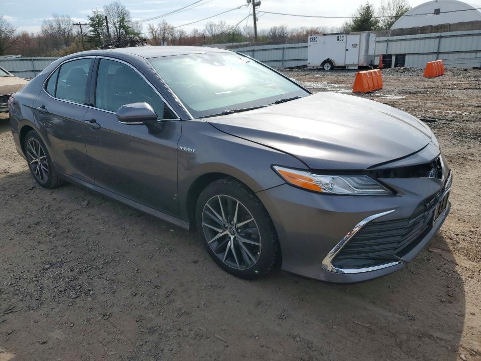 47260796 :رقم المزاد ، 4T1F31AK2MU020090 vin ، 2021 Toyota Camry Hybrid مزاد بيع