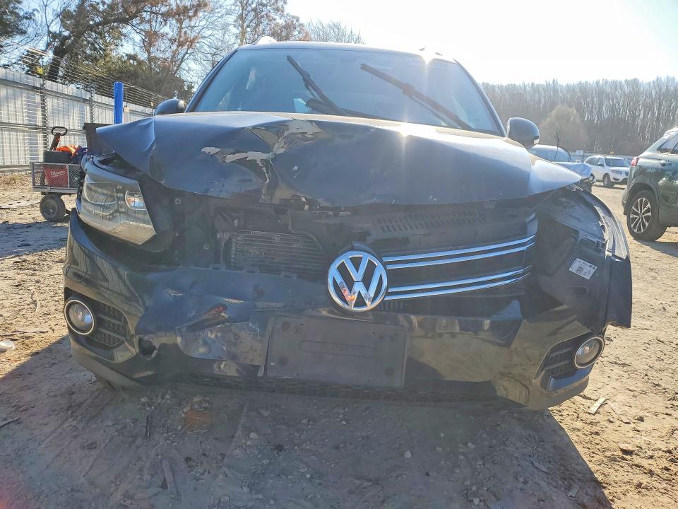 2016 Volkswagen Tiguan მანქანა იყიდება აუქციონზე, vin: WVGAV7AXXGW587028, აუქციონის ნომერი: 46686506