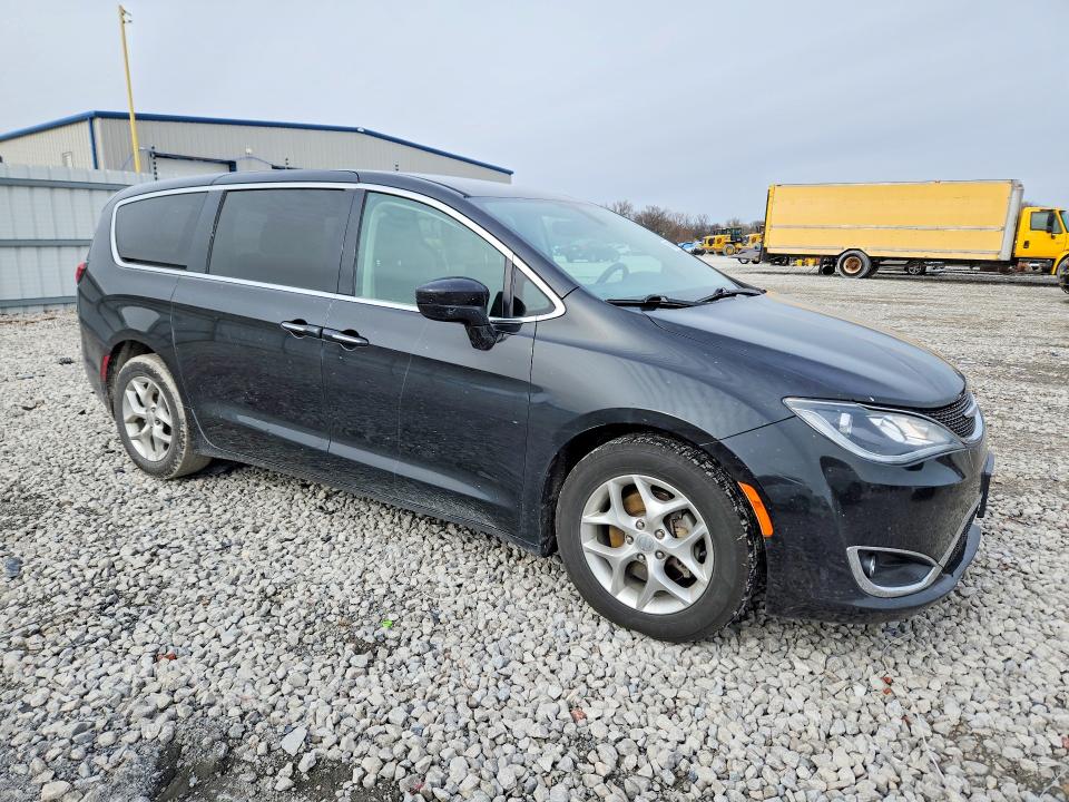 45984896 :رقم المزاد ، 2C4RC1FG9KR505598 vin ، 2019 Chrysler Pacifica مزاد بيع