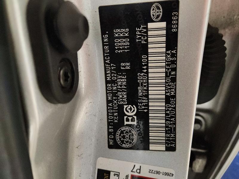 41981186 :رقم المزاد ، 4T1BF1FKXHU744100 vin ، 2017 Toyota Camry مزاد بيع