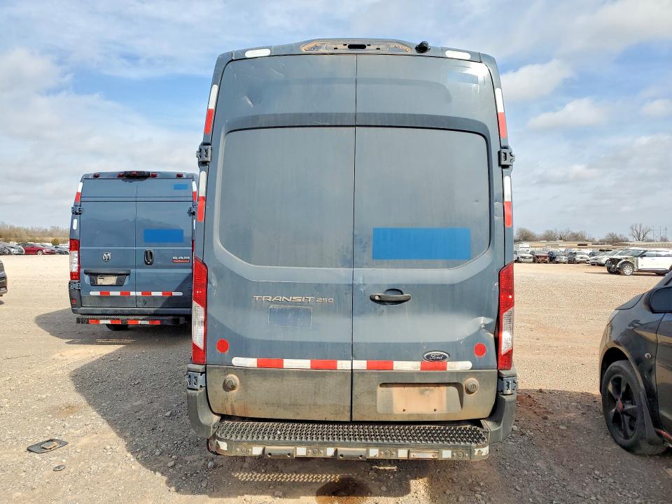 2021 Ford Transit მანქანა იყიდება აუქციონზე, vin: 1FTBR3X8XMKA76802, აუქციონის ნომერი: 49038956