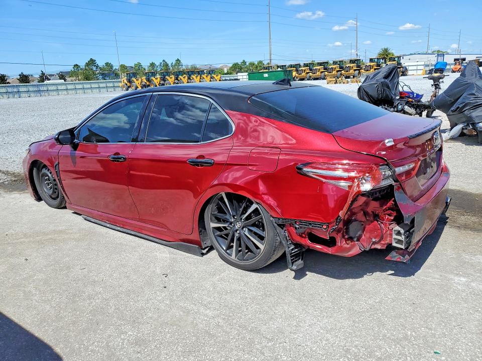 78777025 :رقم المزاد ، 4T1B61HK9JU502319 vin ، 2018 Toyota Camry مزاد بيع