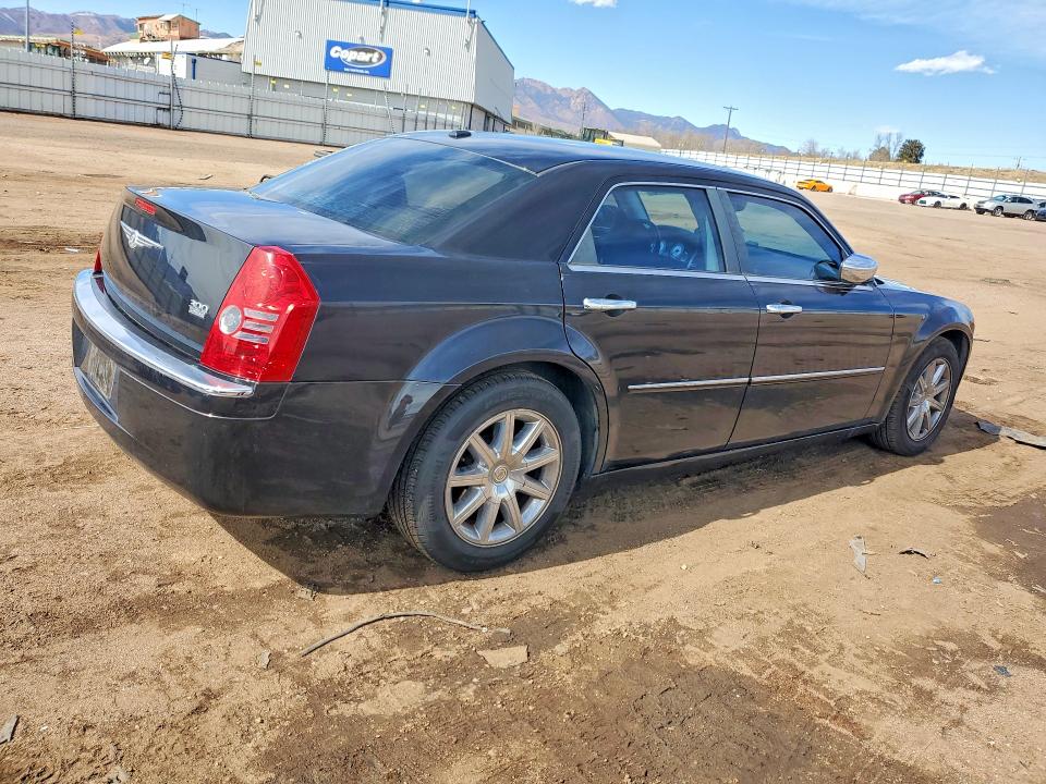 41807636 :رقم المزاد ، 2C3CA3CV1AH137579 vin ، 2010 Chrysler 300 مزاد بيع