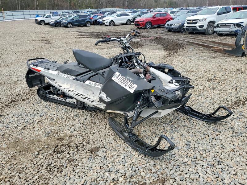 47090616 :رقم المزاد ، 2BPSUHNA1NV000977 vin ، 2022 Ski Renegade مزاد بيع