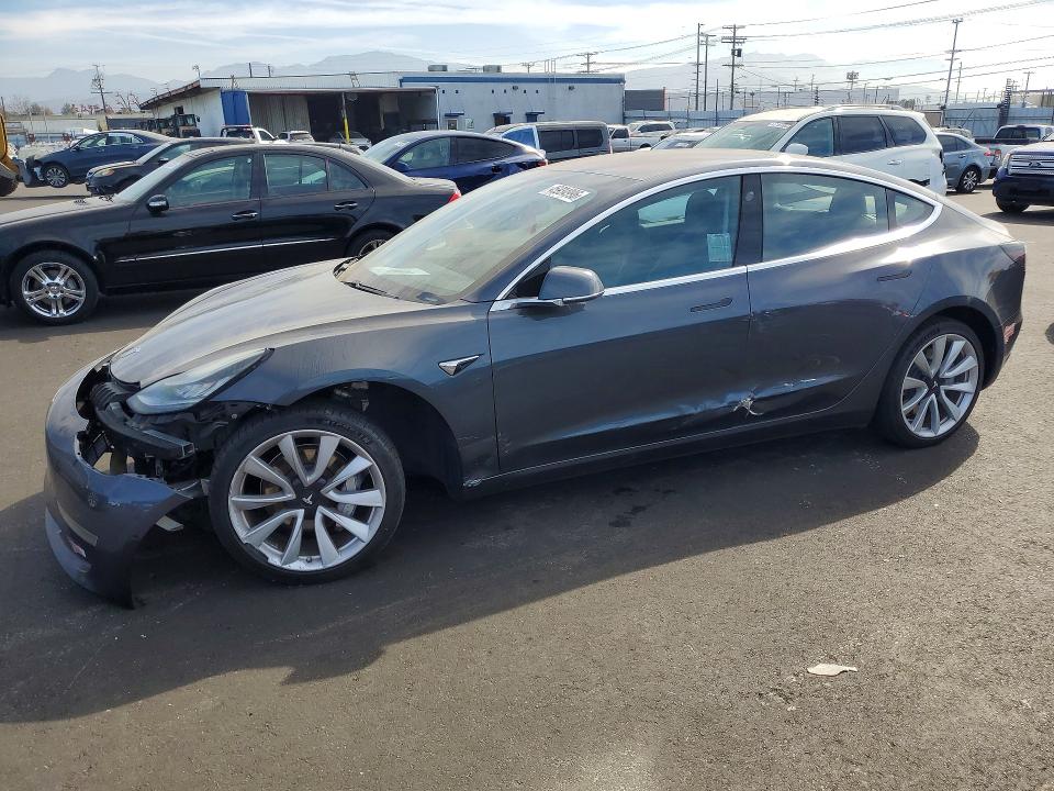 45934996 :رقم المزاد ، 5YJ3E1EA7JF003339 vin ، 2018 Tesla Model 3 مزاد بيع