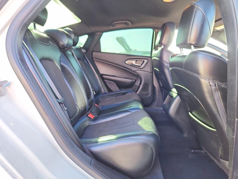 2015 Chrysler 200 მანქანა იყიდება აუქციონზე, vin: 1C3CCCBBXFN725058, აუქციონის ნომერი: 46710856