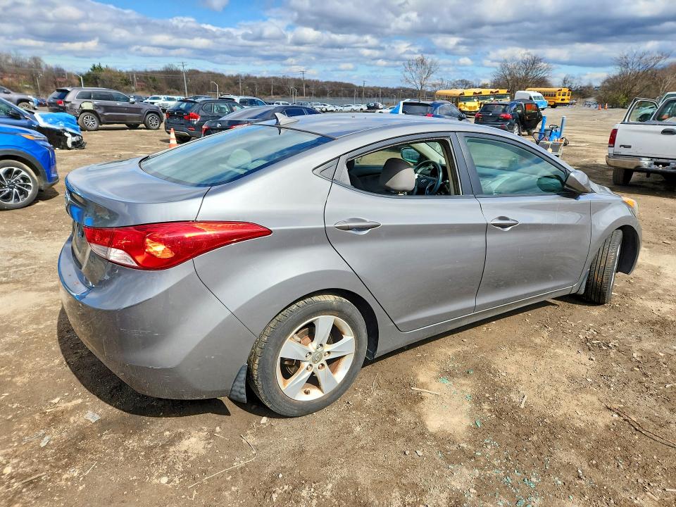 2013 Hyundai Elantra მანქანა იყიდება აუქციონზე, vin: 5NPDH4AE0DH377948, აუქციონის ნომერი: 47228036