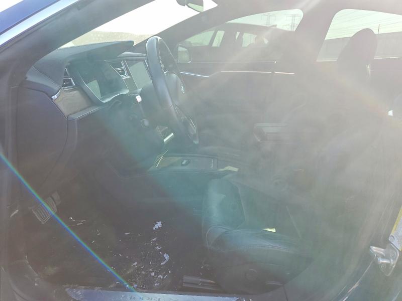 79196665 :رقم المزاد ، 5YJSA1E22HF200395 vin ، 2017 Tesla Model S مزاد بيع