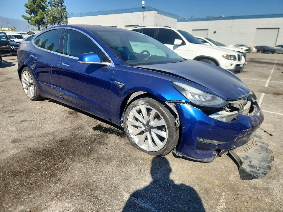 47137586 :رقم المزاد ، 5YJ3E1EA2JF164228 vin ، 2018 Tesla Model 3 مزاد بيع