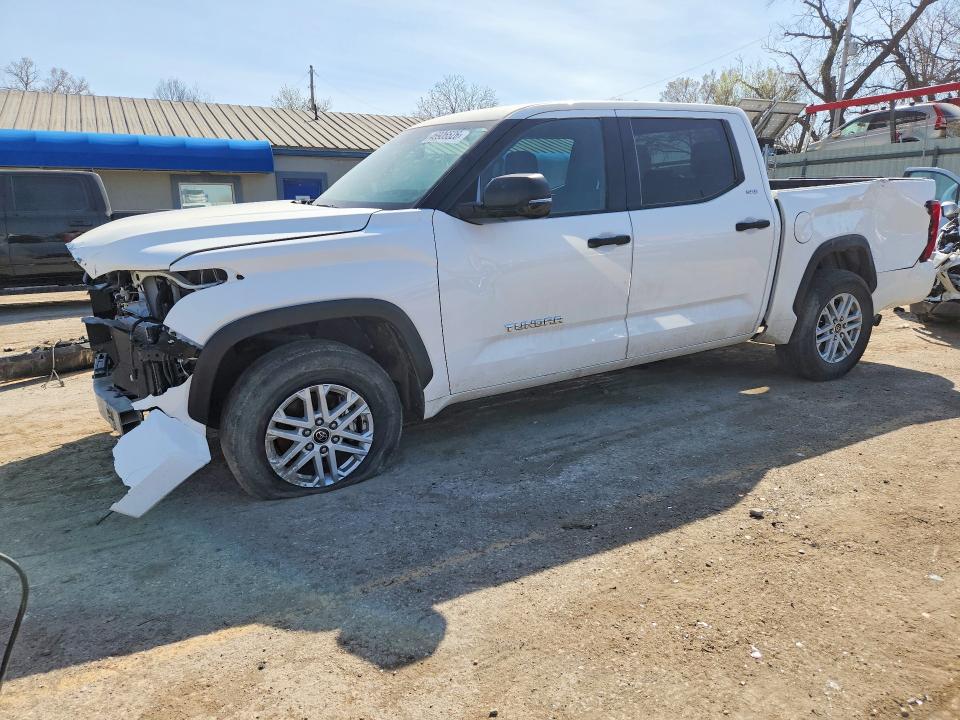 Продажа на аукционе авто 2022 Toyota Tundra, vin: 5TFLA5DB9NX056018, номер лота: 46906526