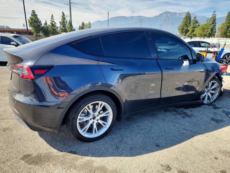Продажа на аукционе авто 2024 Tesla Model Y, vin: 7SAYGDEEXRA241735, номер лота: 47279956