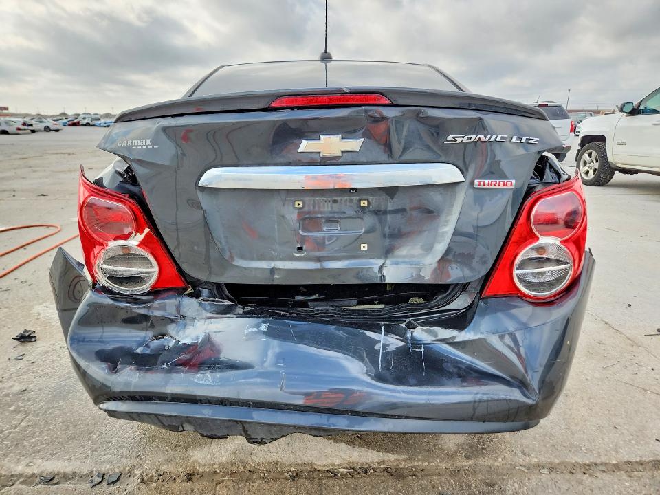 79957495 :رقم المزاد ، 1G1JE5SB0F4117539 vin ، 2015 Chevrolet Sonic مزاد بيع