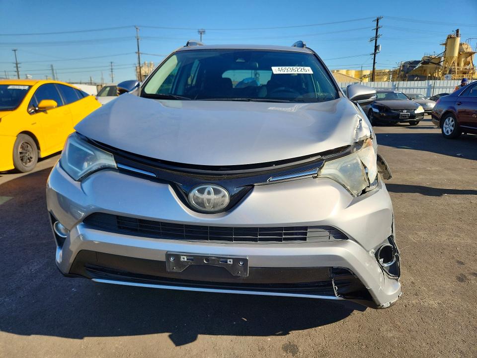 Продаж на аукціоні авто 2017 Toyota Rav4, vin: 2T3RFREV9HW575333, номер лоту: 46936226
