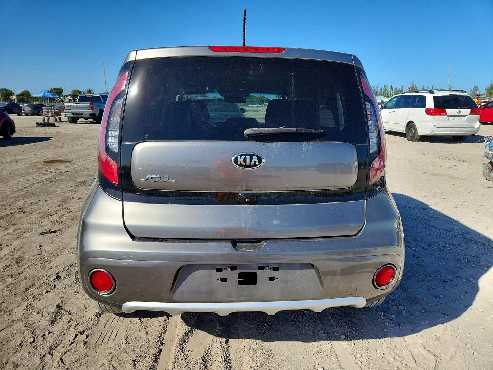 Продаж на аукціоні авто 2018 Kia Soul, vin: KNDJP3A5XJ7576246, номер лоту: 76486385