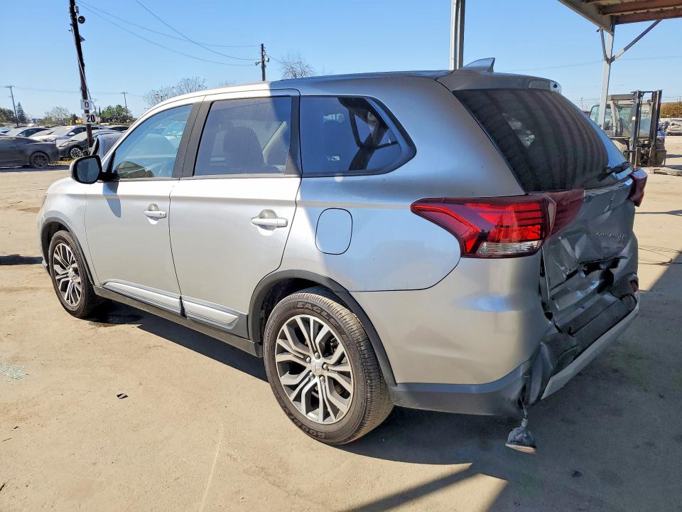 Продаж на аукціоні авто 2018 Mitsubishi Outlander, vin: JA4AD3A3XJJ004288, номер лоту: 47037176