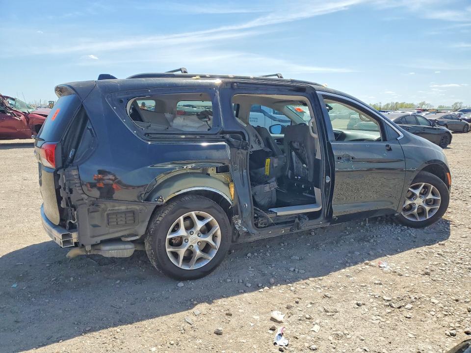 45980906 :رقم المزاد ، 2C4RC1FG3JR122674 vin ، 2018 Chrysler Pacifica مزاد بيع