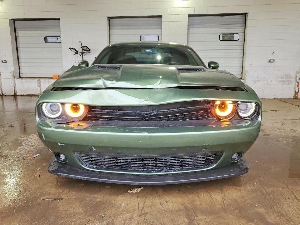 45451376 :رقم المزاد ، 2C3CDZFJ2JH334604 vin ، 2018 Dodge Challenger مزاد بيع