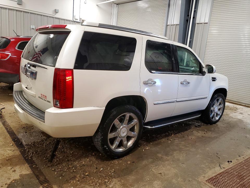 2008 Cadillac Escalade მანქანა იყიდება აუქციონზე, vin: 1GYFK63848R189472, აუქციონის ნომერი: 46405456