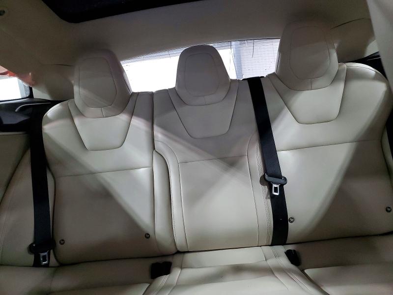 48103696 :رقم المزاد ، 5YJSA1E24JF244601 vin ، 2018 Tesla Model S مزاد بيع